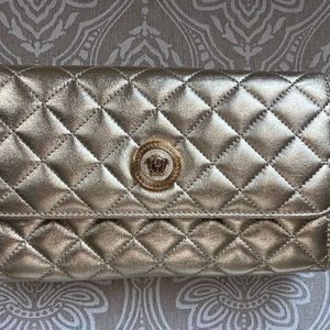 VERSACE
Medusa Wallet On Chain Metallic Leather Crossbody Bag Gold